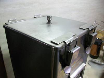 All stainless hot cold beverage transport dispenser