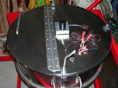 Automatic stirring lid for kettle korn/corn popper