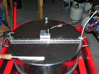 Automatic stirring lid for kettle korn/corn popper