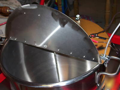 Automatic stirring lid for kettle korn/corn popper