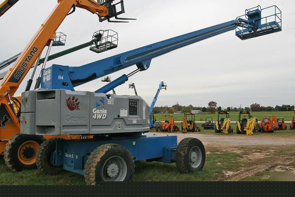Genie s-85 boom lift 4 wd drive