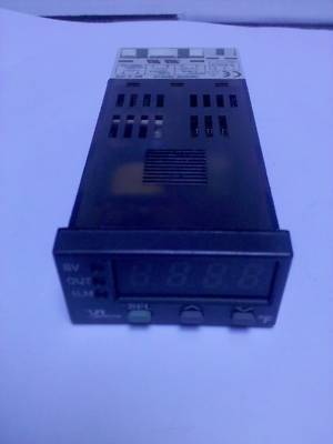Fuji PXV3 1/32 din temperature setpoint controller