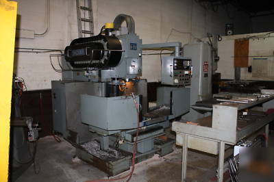 Cnc milling machine with all the tooling