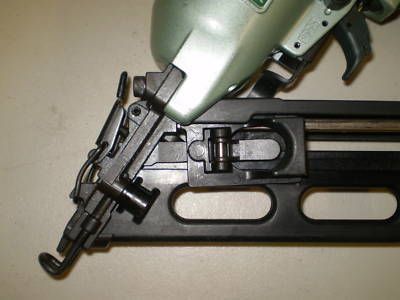 Hitachi angled finish nailer nt 65MA2 ~15 gauge ex cond