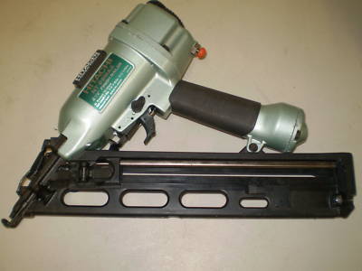 Hitachi angled finish nailer nt 65MA2 ~15 gauge ex cond