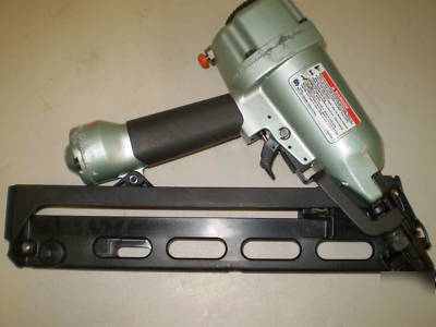 Hitachi angled finish nailer nt 65MA2 ~15 gauge ex cond