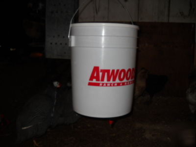 Chicken & poultry hanging waterer nipple drinker 5 gal