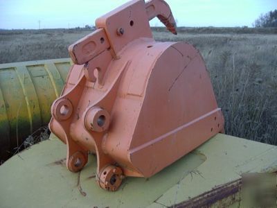 Excavator bucket 50 mm pin s /with hensley ripper tooth