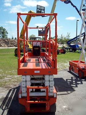 New snorkel S2633 scissor lift 32' working height,brand 