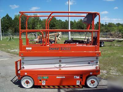 New snorkel S2633 scissor lift 32' working height,brand 