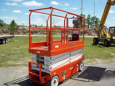 New snorkel S2633 scissor lift 32' working height,brand 