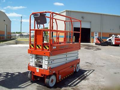 New snorkel S2633 scissor lift 32' working height,brand 