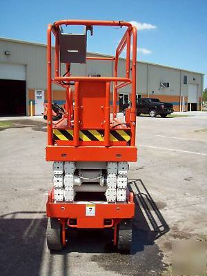 New snorkel S2633 scissor lift 32' working height,brand 