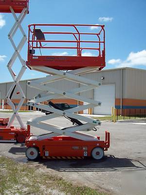 New snorkel S2633 scissor lift 32' working height,brand 