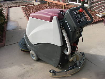 Minuteman 240X floor scrubber