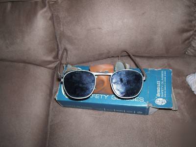 Vintage fend-all safety glasses/dark in original box