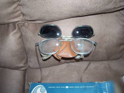 Vintage fend-all safety glasses/dark in original box