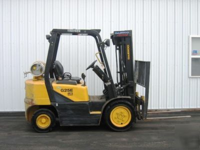 Daweoo pneumatic forklift, low hours, runs great 