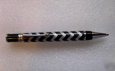 Wellspring funky ballpoint pen gift boxed 1D