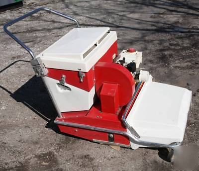Clarke sps-28-g gas powered space sweeper broom self 