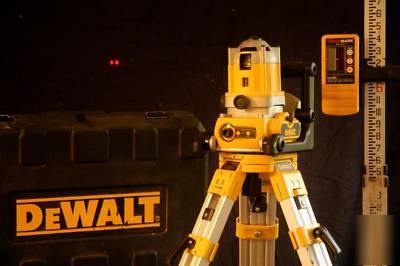 Dewalt DW071 rotary laser level with tripod & detector