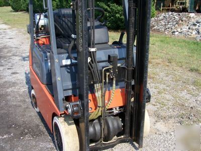 Toyota forklift truck 3000 lb cap 2004 year model