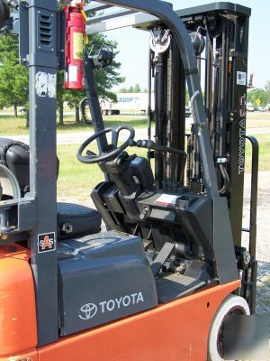 Toyota forklift truck 3000 lb cap 2004 year model