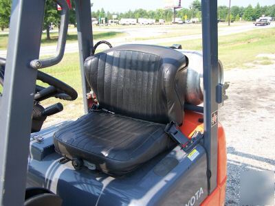 Toyota forklift truck 3000 lb cap 2004 year model