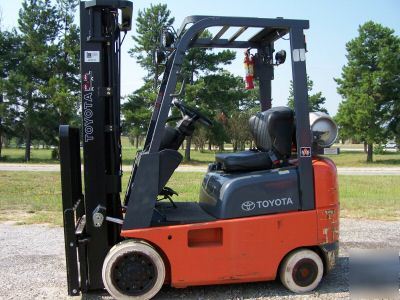 Toyota forklift truck 3000 lb cap 2004 year model