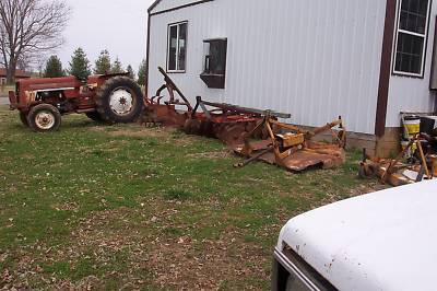 International 454 diesel tractor & 6 attachments