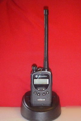 Motorola AXV5100 axv 5100 radio vhf talkie