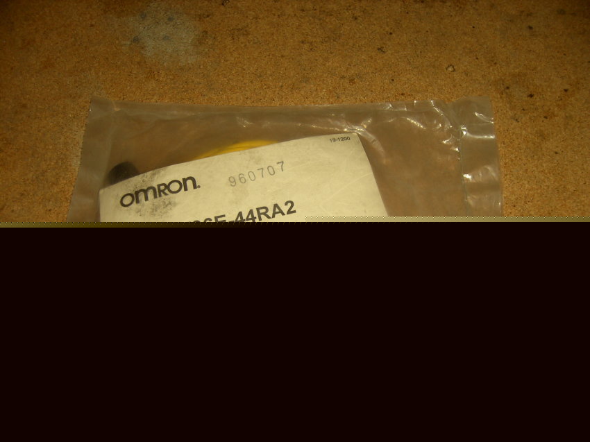 New omron Y96E-44RA2 ac microchange 3P female 4-wire 2M