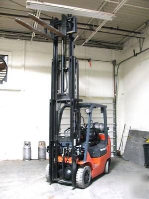 2004 toyota cushion 5000# lpg forklift- only 4371 hours