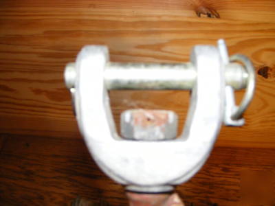 Crosby swivel hooks with safety latches