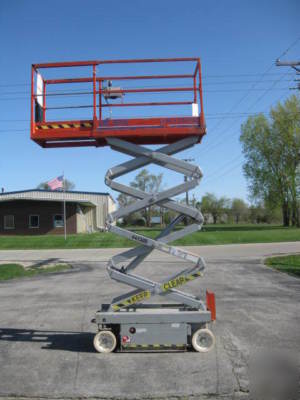 2002 skyjack sjiii 3219 compact scissor - no 