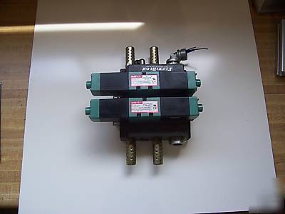 Numatics, mk-15 2-station valve manifold with valves