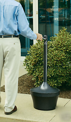 Free-standing smokers' station ashtray outdoor