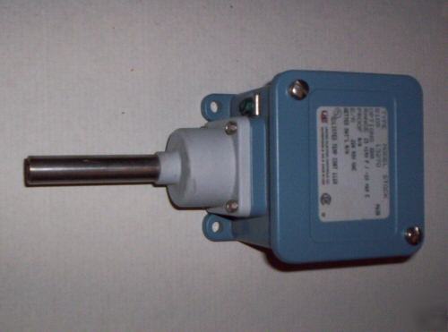 Ue 105 series nema 4X temperature switch