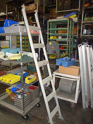 Upright aerial platform portable aluminum scaffolding