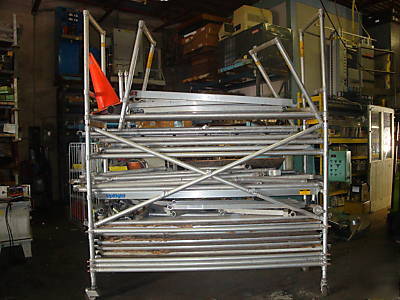 Upright aerial platform portable aluminum scaffolding