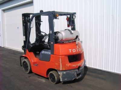 5,000LB capacity toyota tow motor with extremly low hrs