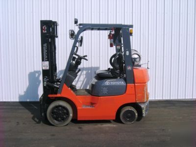 5,000LB capacity toyota tow motor with extremly low hrs