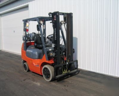 5,000LB capacity toyota tow motor with extremly low hrs