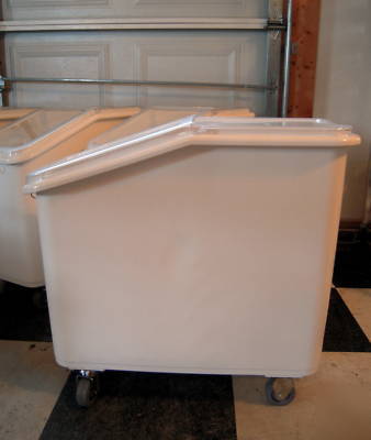 Cambro ingredient bin, 21 gallon, mobile slant, IBS20