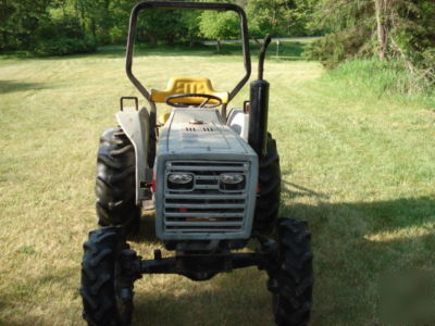 White field boss 21 diesel 4WD tractor w/ caroni mower