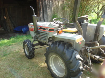 White field boss 21 diesel 4WD tractor w/ caroni mower