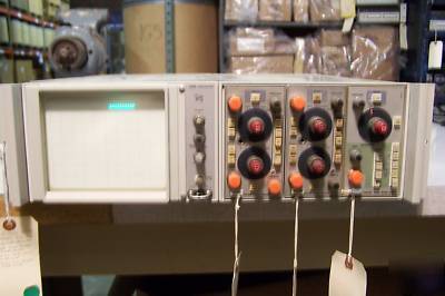 Tektronix 5440 oscillosope with manual & plug-ins