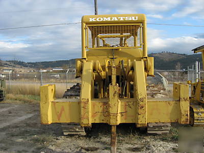 Komatsu D125A crawler tractor dozer with ripper