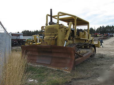 Komatsu D125A crawler tractor dozer with ripper