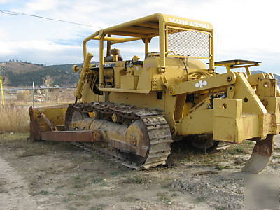 Komatsu D125A crawler tractor dozer with ripper